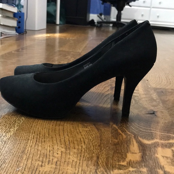 Size 8 Black Heels - Picture 3 of 5